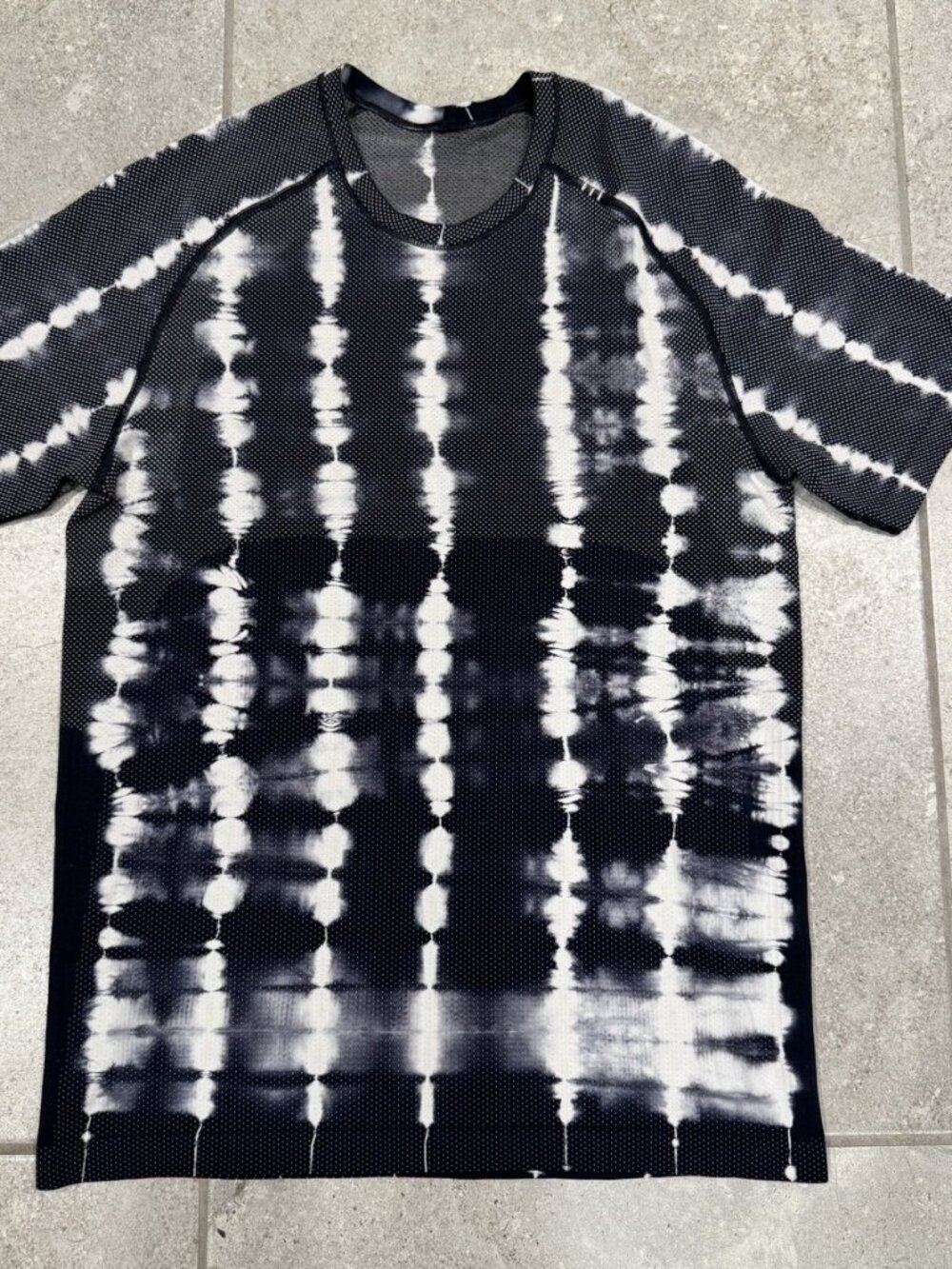 Lululemon Metal Vent Tech Short Sleeve Shirt Mens Small Black White Tie Dye